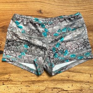 FLEO shorts grey & aqua floral pattern sz Small